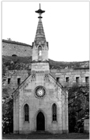 Forte rincipale - la chiesetta neogotica eretta nel 1845